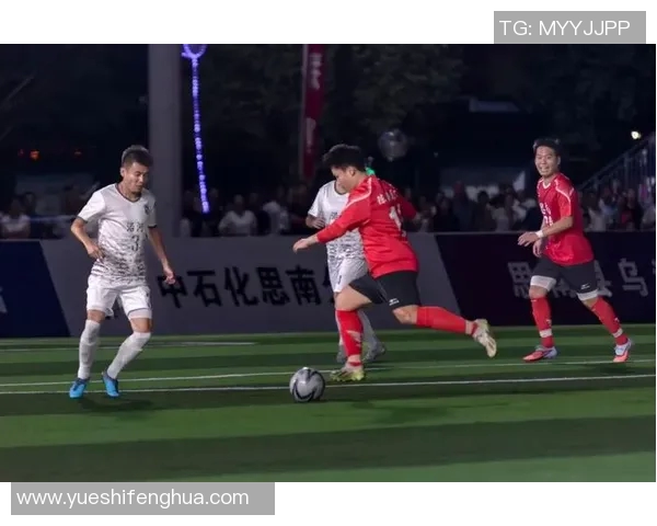 足球星钻积木打造激情赛场体验，沉浸式拼搭乐趣带你重温世界杯精彩瞬间